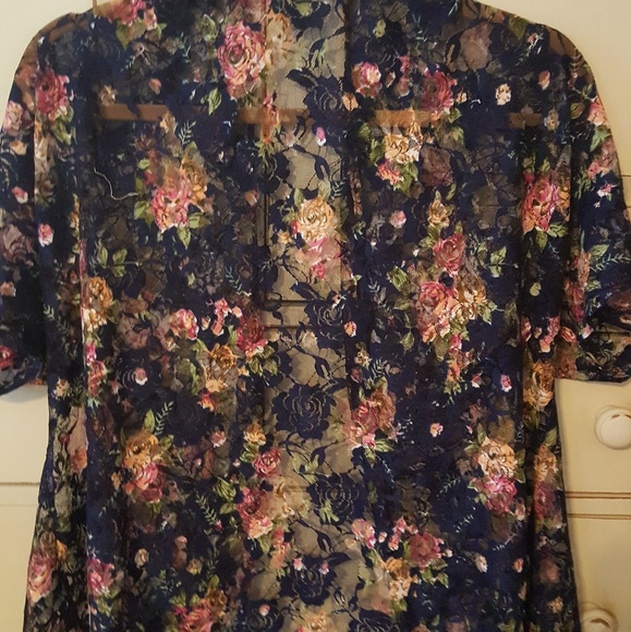 Women's floral lace kimono - Picture 2 of 4